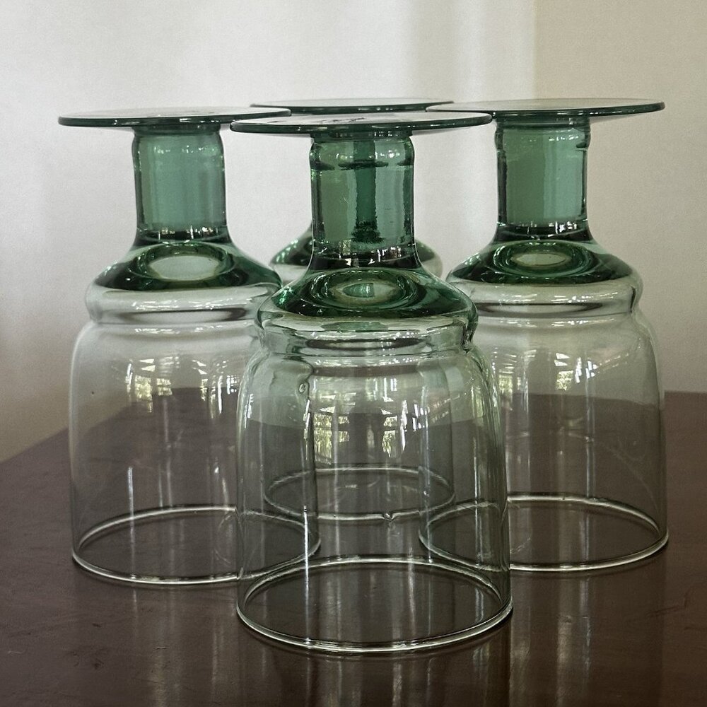 Vintage Williams-Sonoma Vert Light Green 6in Wine Glass 2004 RARE FIND Set Of 4